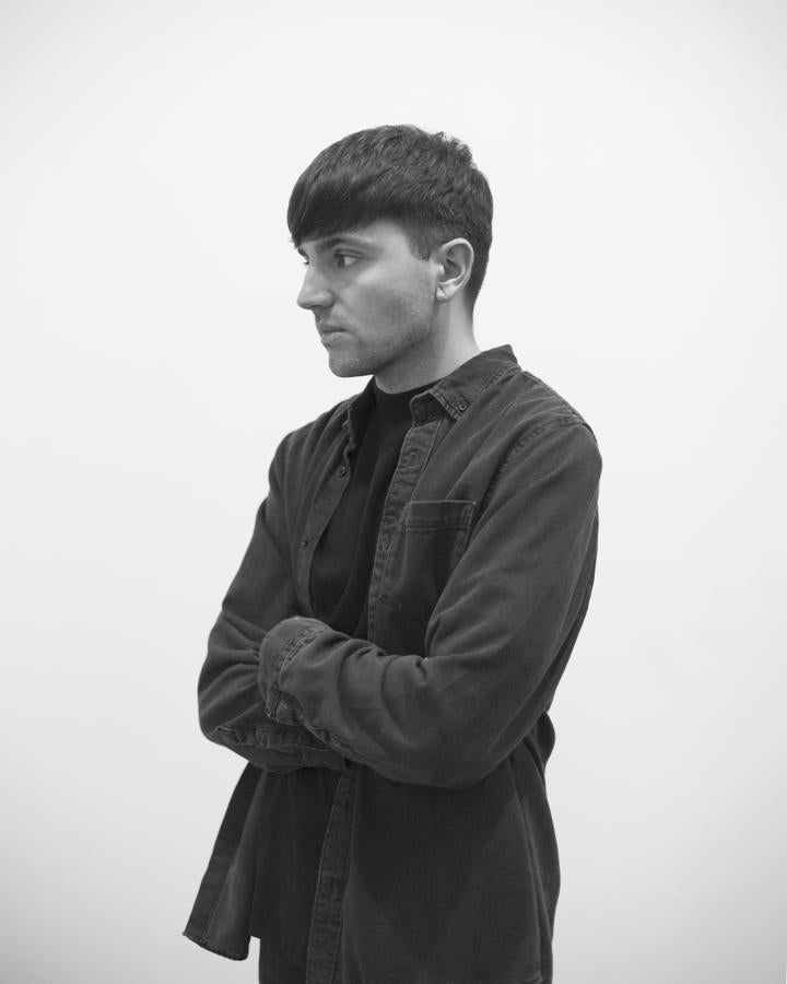 Compte. Tras esta firma se encuentra Santi Mozas Gardey. Compte significa 'cuento' y ese es justo el objetivo final de sus colecciones: contar historias y transformarlas en algo bello. Entre los valores de la marca destaca el de mostrar lla belleza que hay escondida tras lo feo o lo siniestro. El espíritu inocente y creativo de los relatos infantiles también son parte de su esencia, creando prendas y estilismos desde la mentalidad libre y sin prejuicios de un niño pequeño.