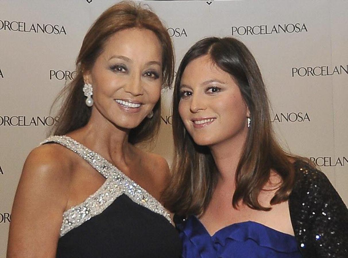 Isabel Preysler junto a su hija mayor Chábeli Iglesias. 