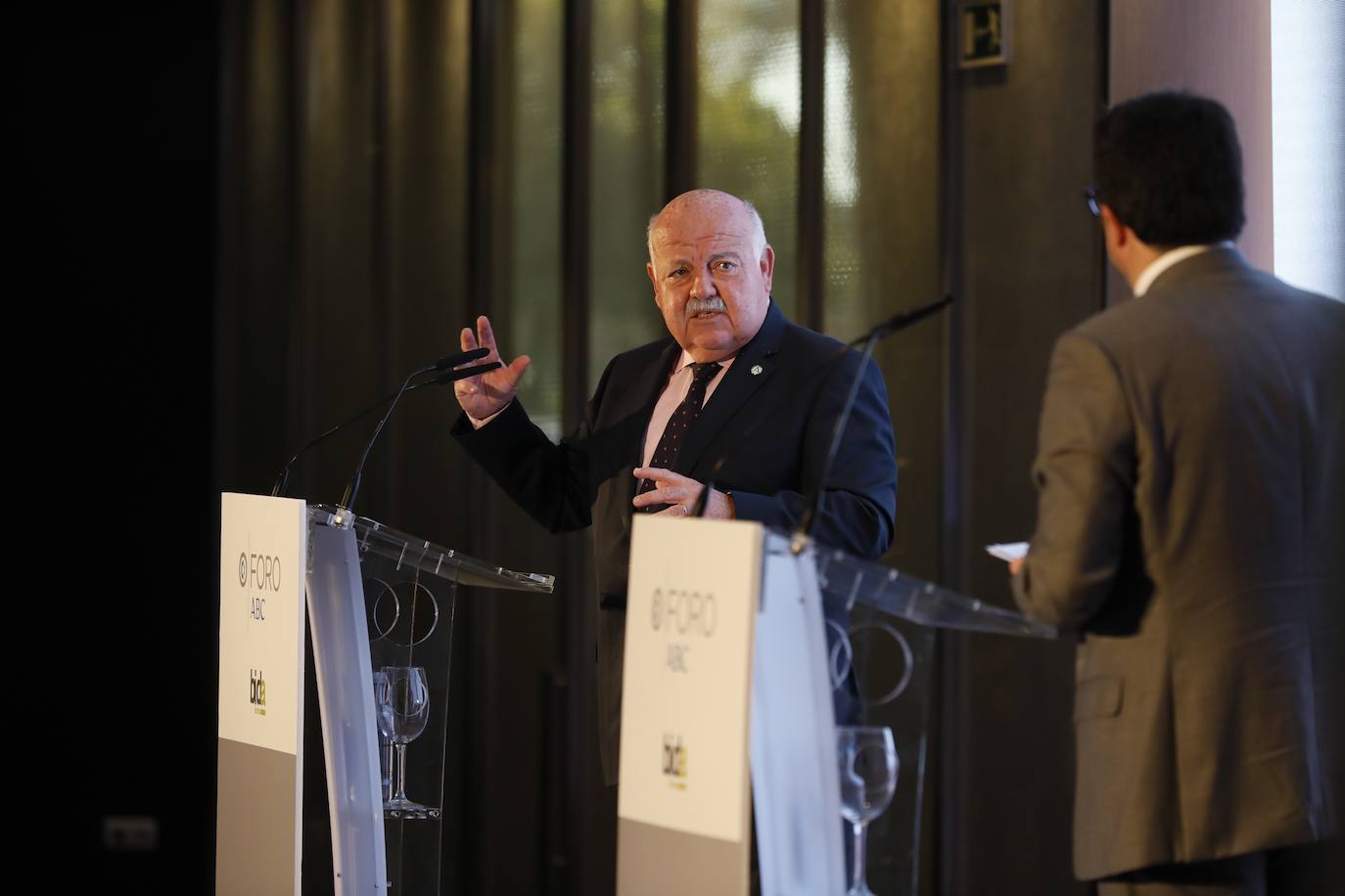 El consejero de Salud en el Foro ABC Córdoba, en imágenes