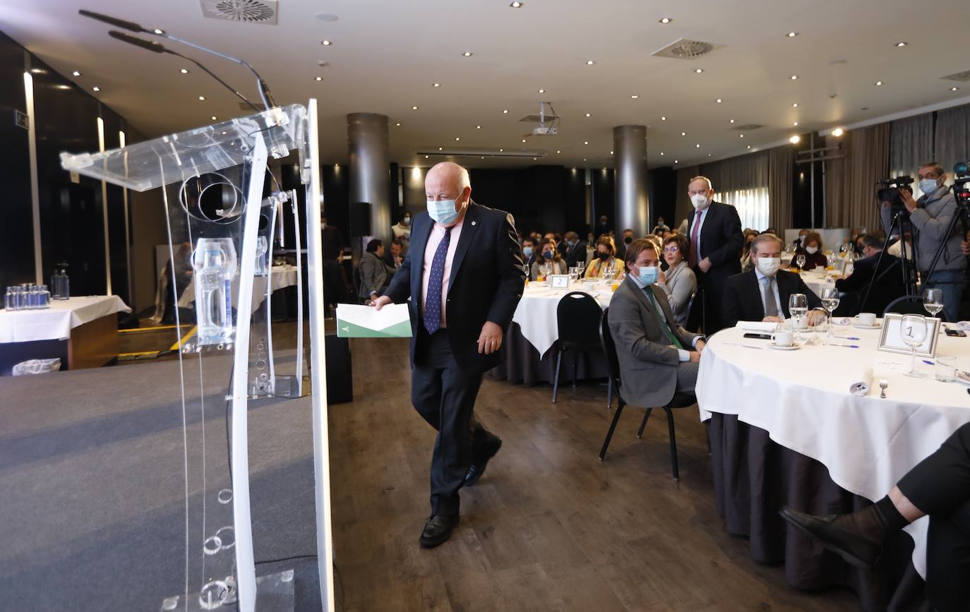 El consejero de Salud en el Foro ABC Córdoba, en imágenes