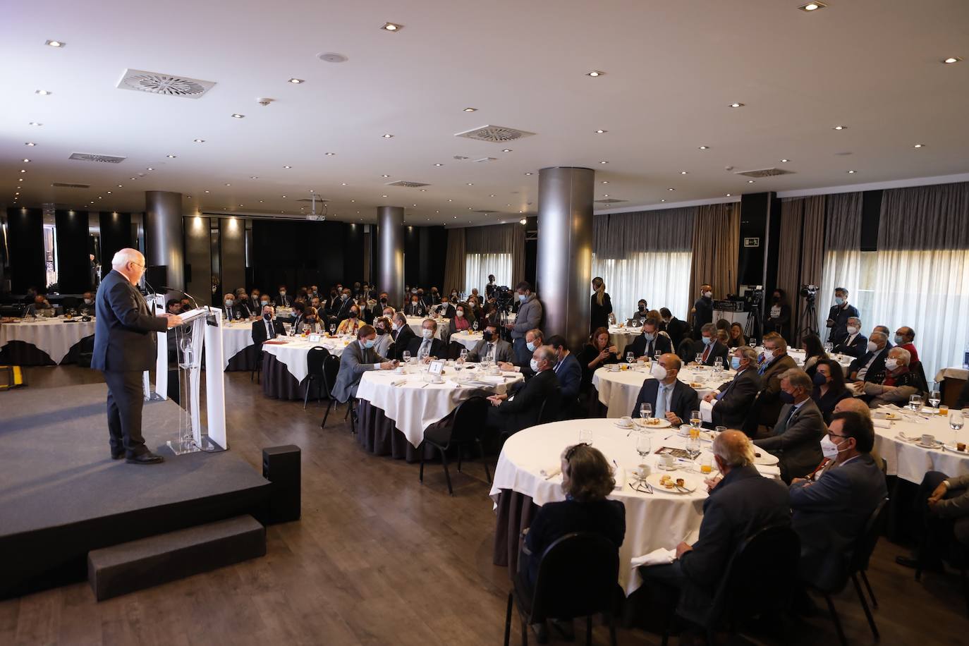 El consejero de Salud en el Foro ABC Córdoba, en imágenes