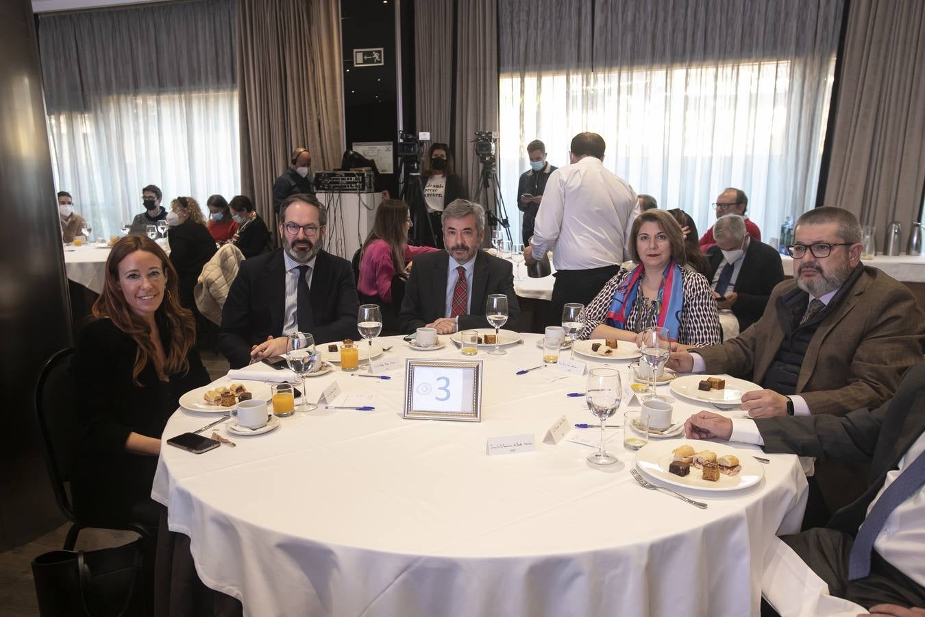 El Foro ABC con el consejero de Salud Jesús Aguirre, en imágenes