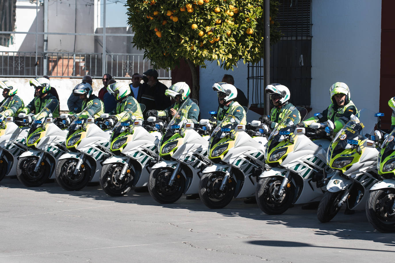 La salida de la tercera etapa de la Vuelta a Andalucía en Lucena, en imágenes