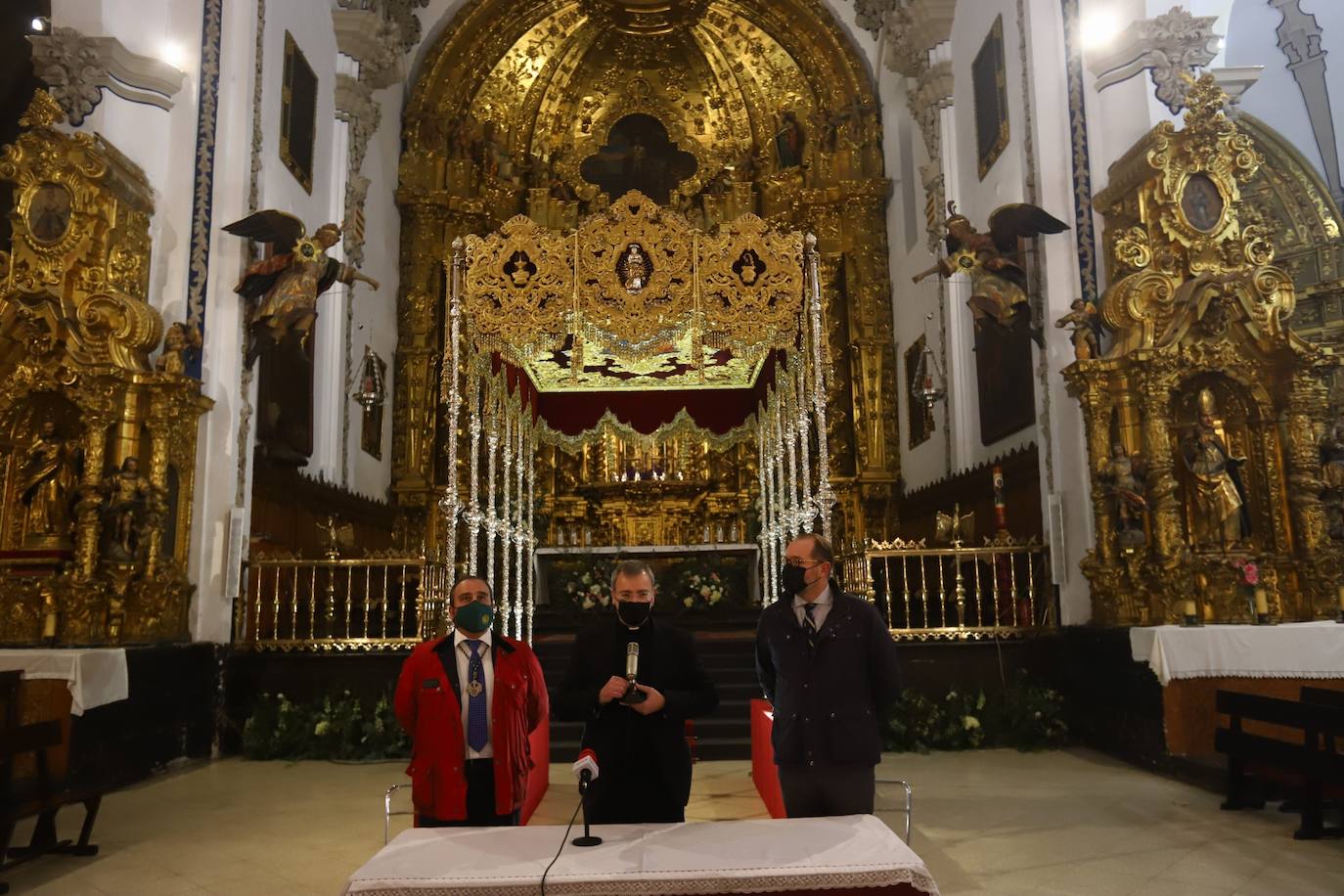 El techo bordado de la Virgen de la Candelaria de Córdoba, en imágenes