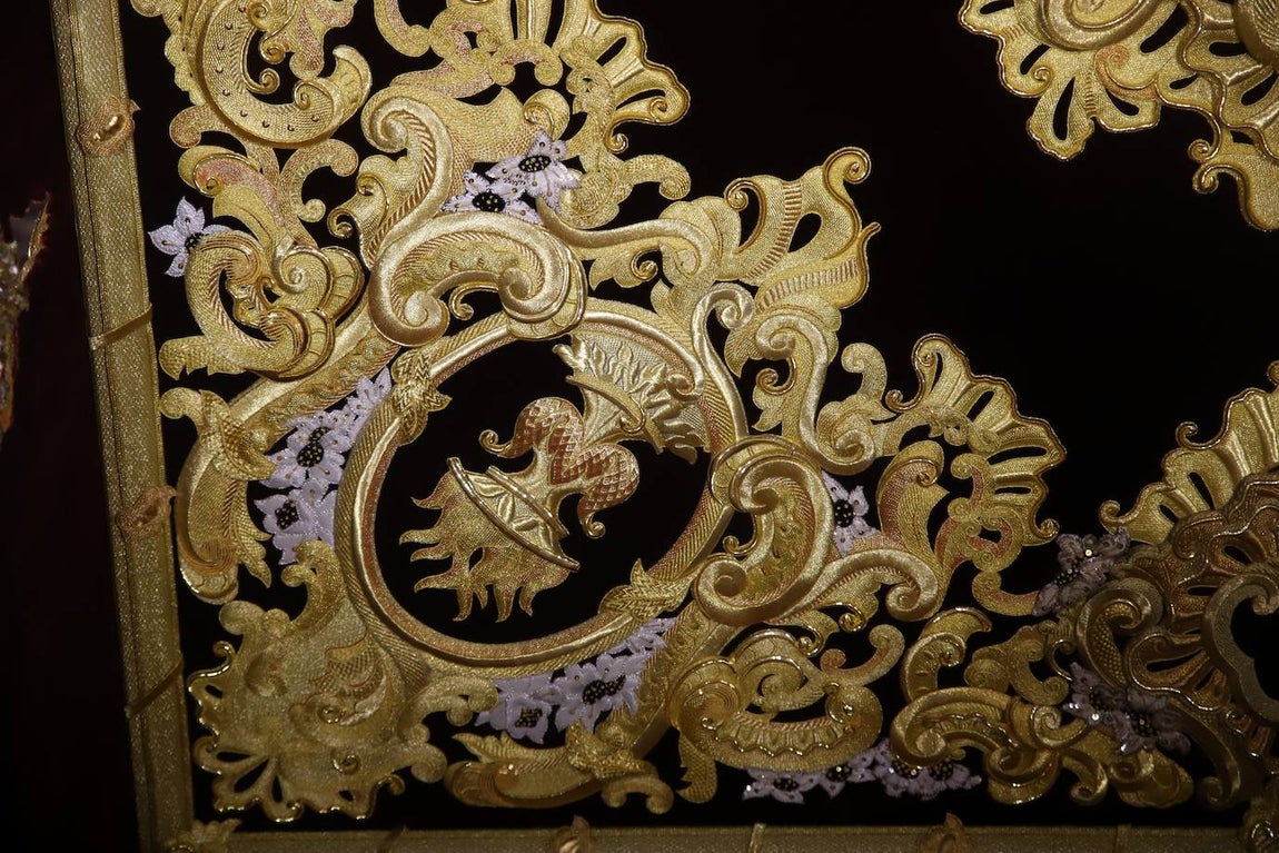 El techo bordado de la Virgen de la Candelaria de Córdoba, en imágenes