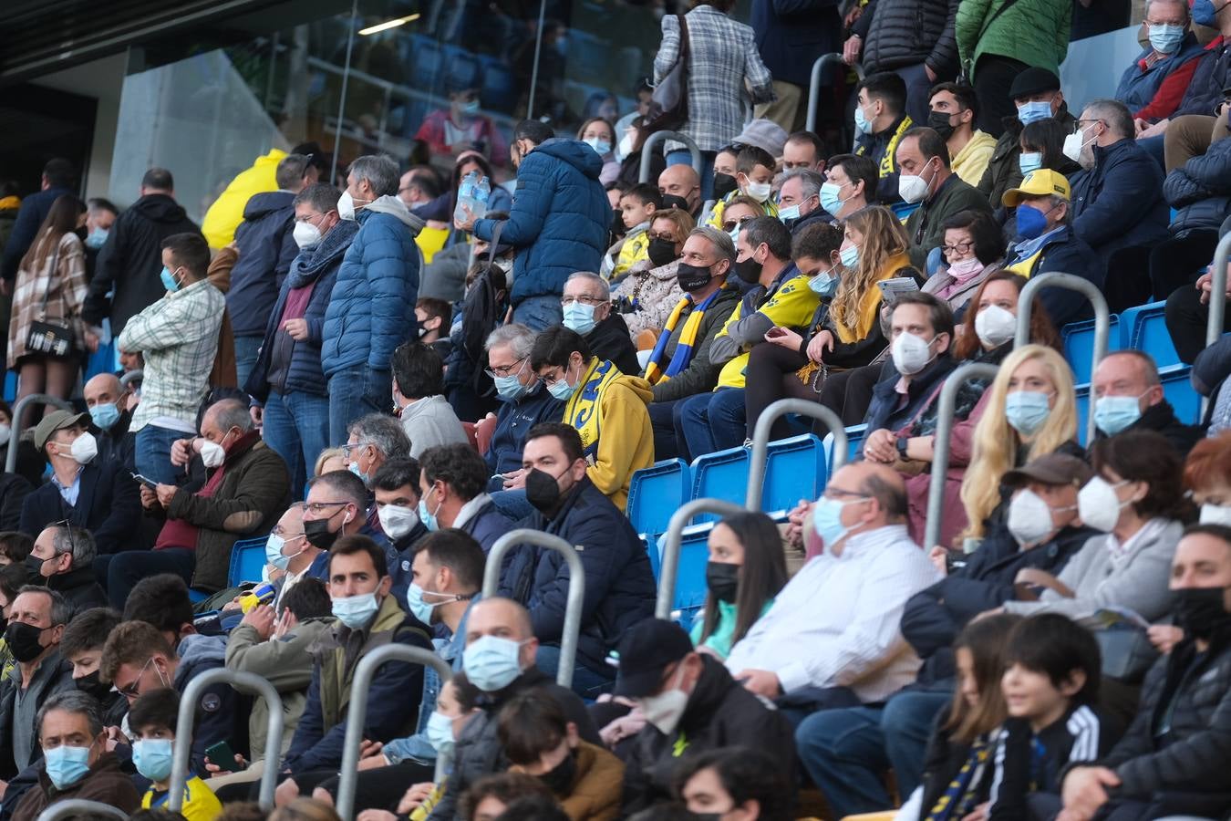 FOTOS: Búscate en las gradas en el partido Cádiz - Getafe