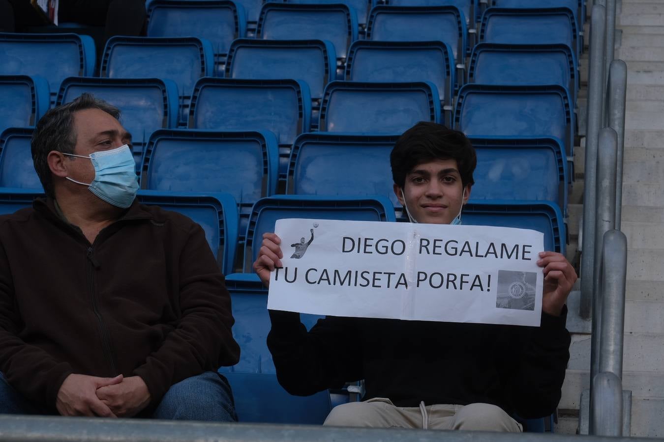 FOTOS: Búscate en las gradas en el partido Cádiz - Getafe