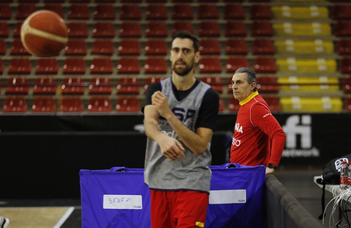 Baloncesto | El primer entrenamiento de España en Córdoba, en imágenes