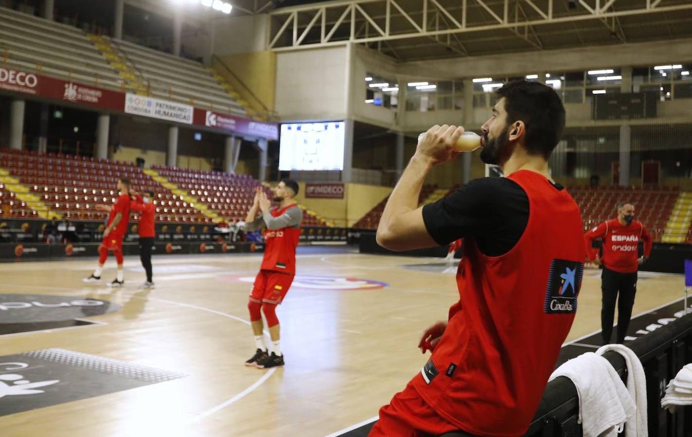 Baloncesto | El primer entrenamiento de España en Córdoba, en imágenes