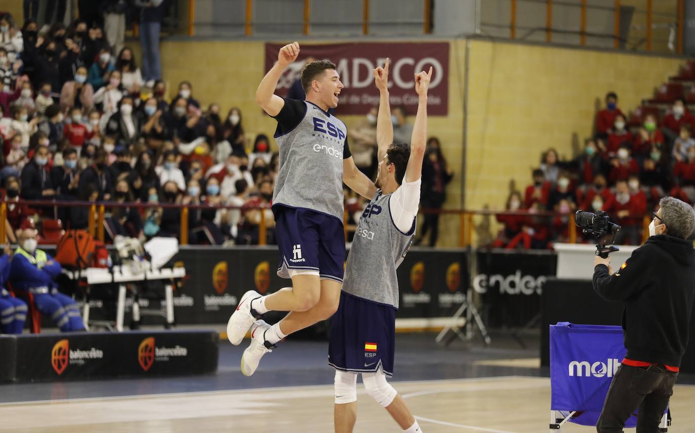 España de baloncesto sigue la puesta a punto este martes en Córdoba, en imágenes