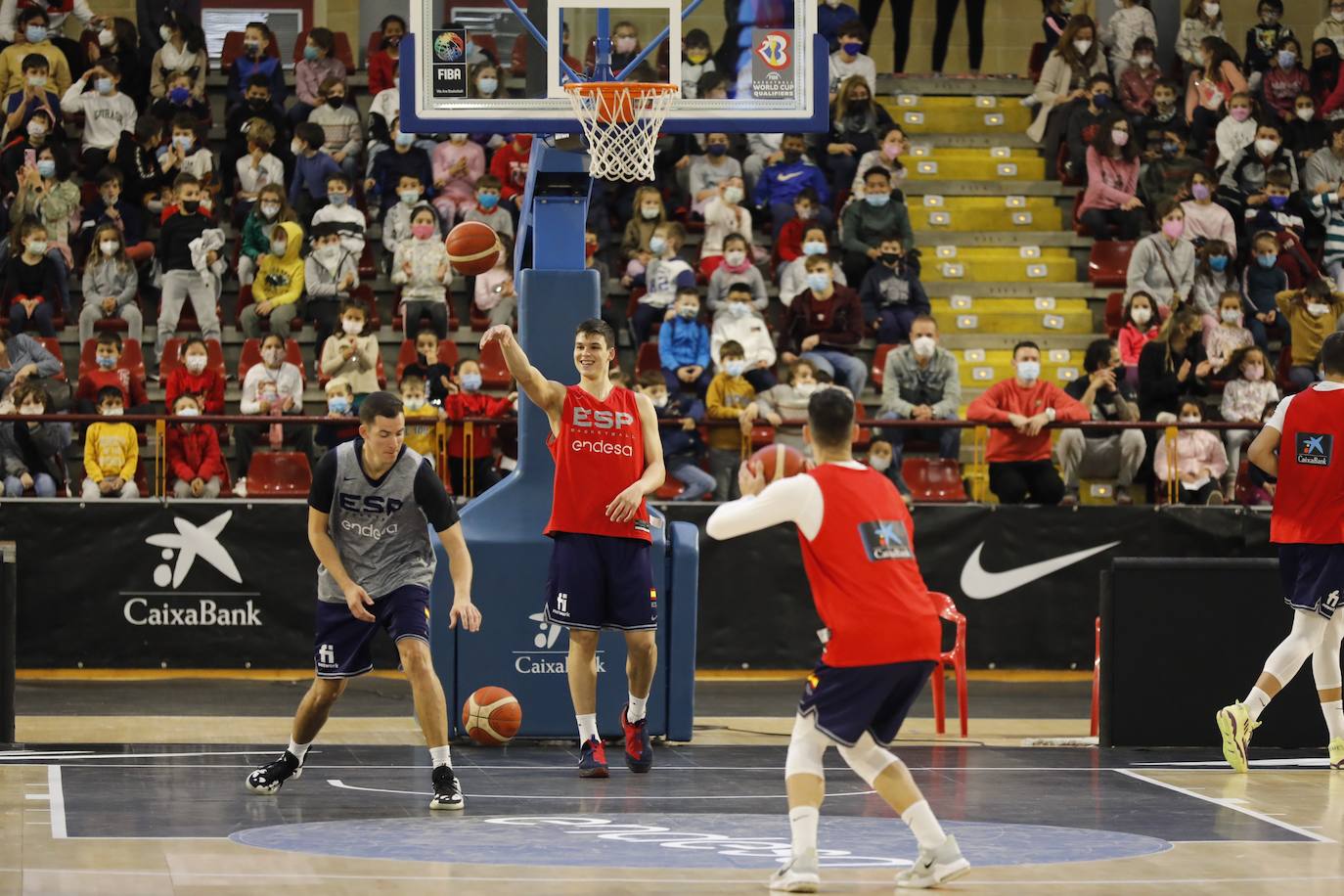 España de baloncesto sigue la puesta a punto este martes en Córdoba, en imágenes