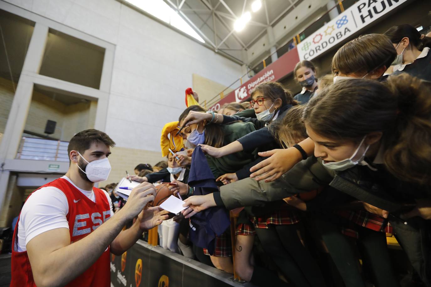 España de baloncesto sigue la puesta a punto este martes en Córdoba, en imágenes