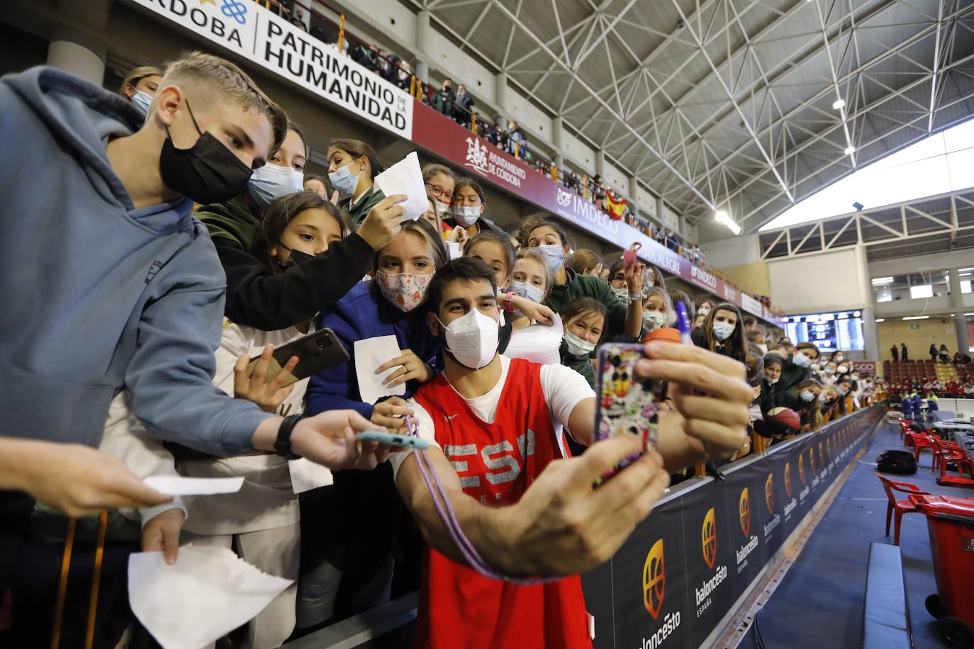 España de baloncesto sigue la puesta a punto este martes en Córdoba, en imágenes