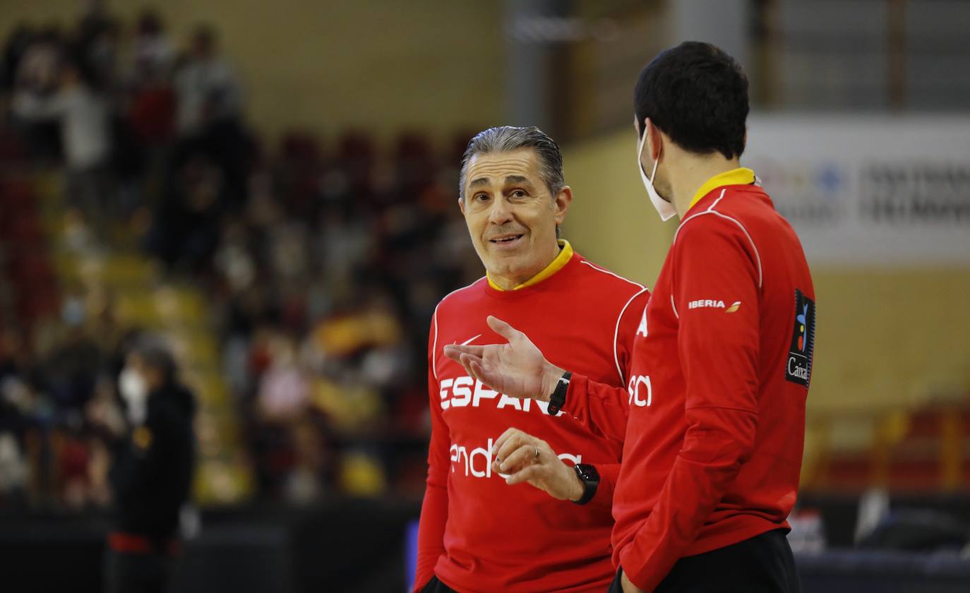 España de baloncesto sigue la puesta a punto este martes en Córdoba, en imágenes