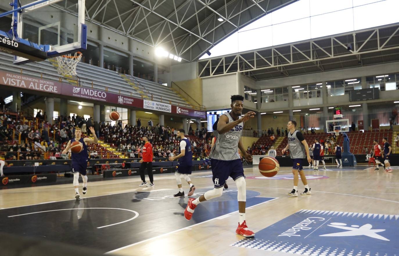 España de baloncesto sigue la puesta a punto este martes en Córdoba, en imágenes