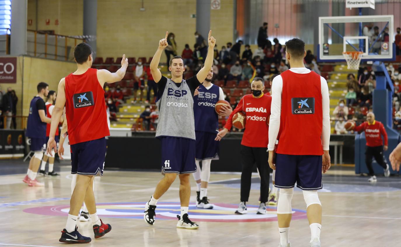 España de baloncesto sigue la puesta a punto este martes en Córdoba, en imágenes