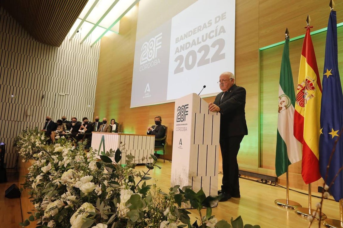 La entrega de las banderas de Andalucía en Córdoba, en imágenes