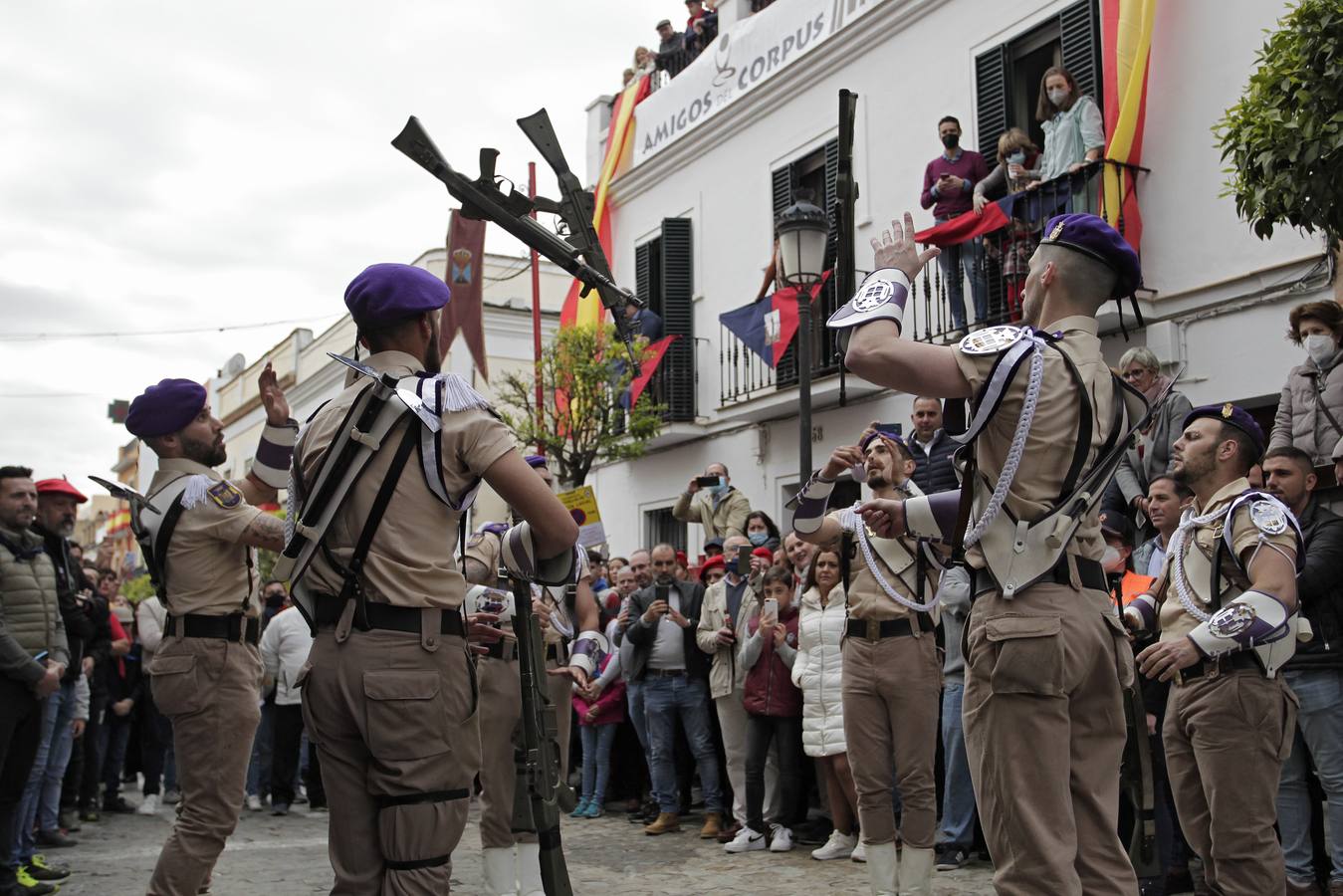 Tradicionales encierros en honor a San Sebastián en la Puebla del Río. JUAN FLORES