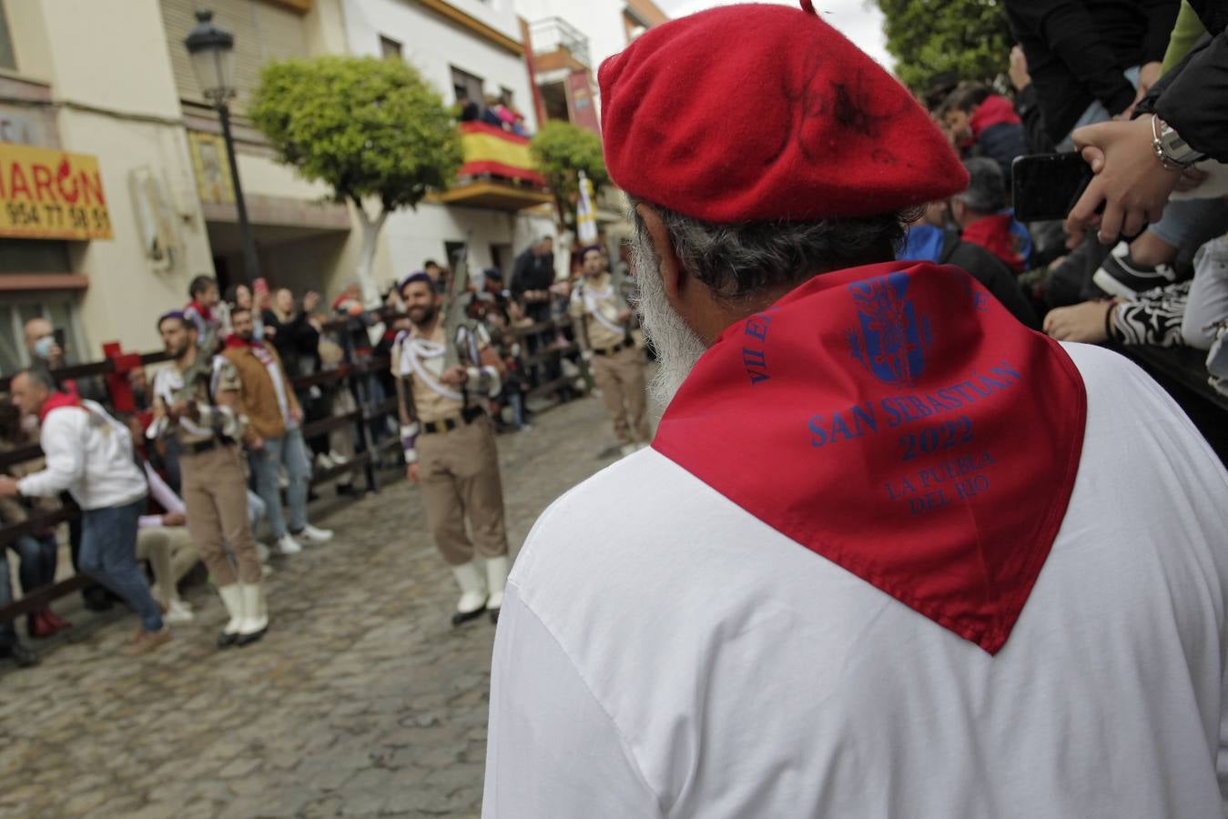 Tradicionales encierros en honor a San Sebastián en la Puebla del Río. JUAN FLORES