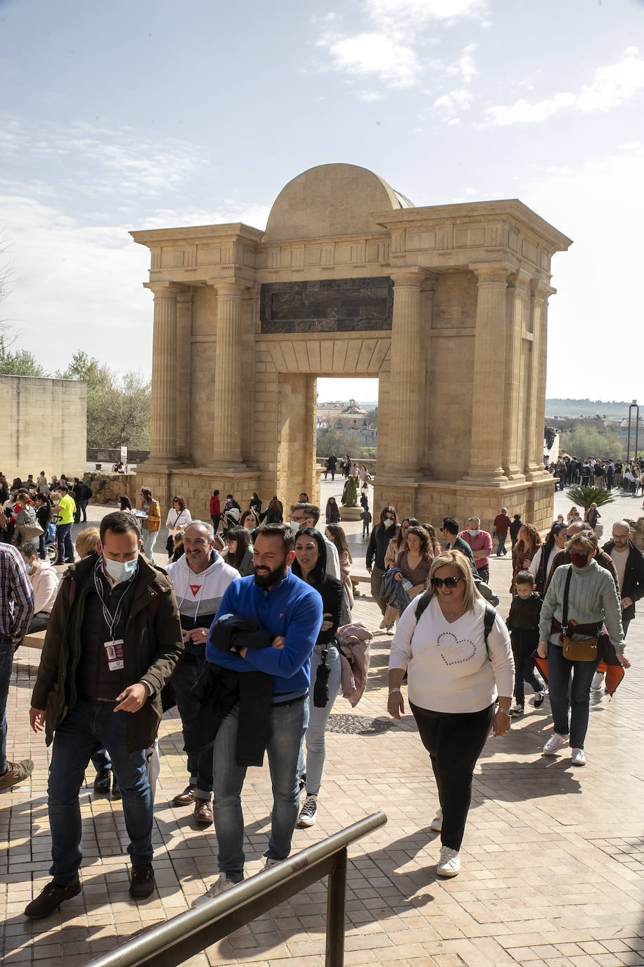 Los turistas el primer día del Puente de Andalucía en Córdoba, en imágenes