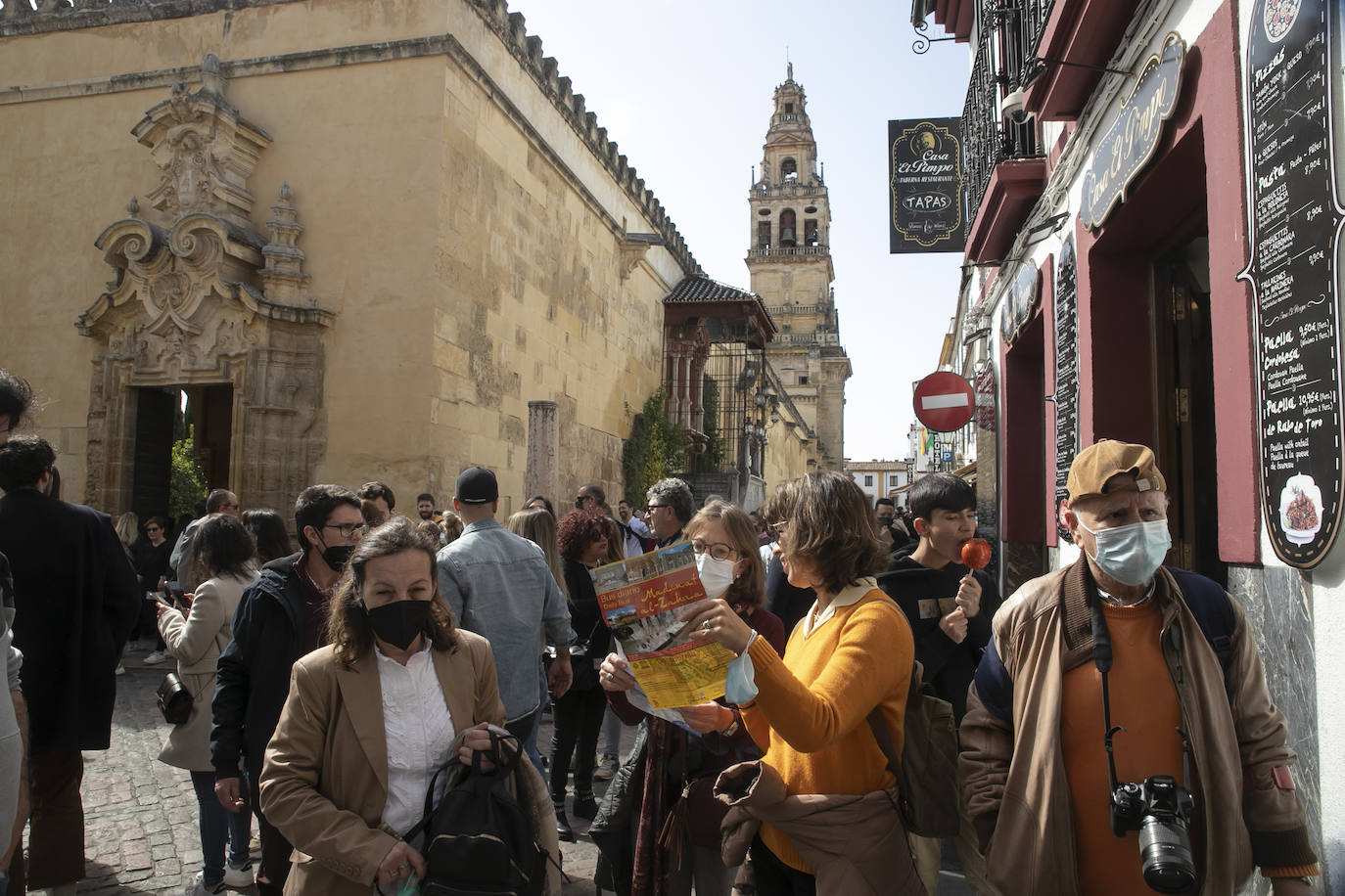 Los turistas el primer día del Puente de Andalucía en Córdoba, en imágenes