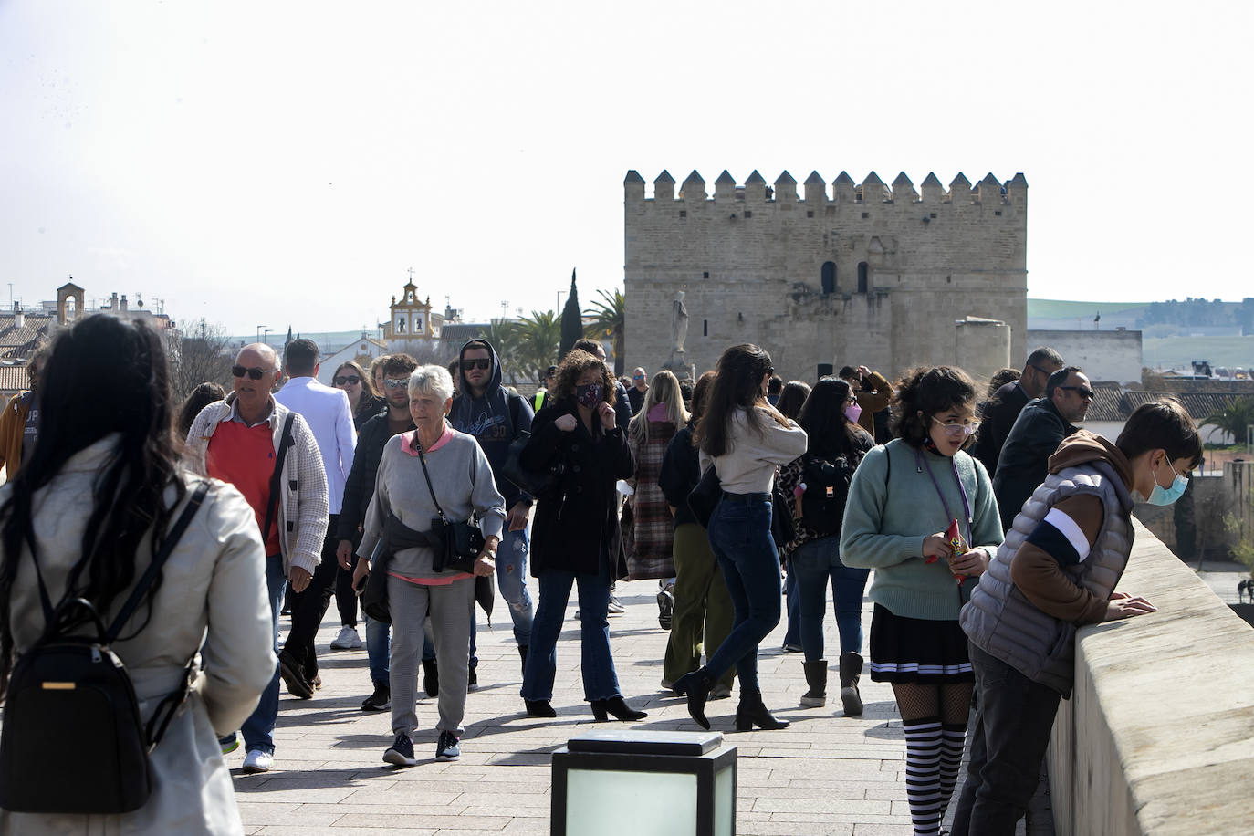 Los turistas el primer día del Puente de Andalucía en Córdoba, en imágenes