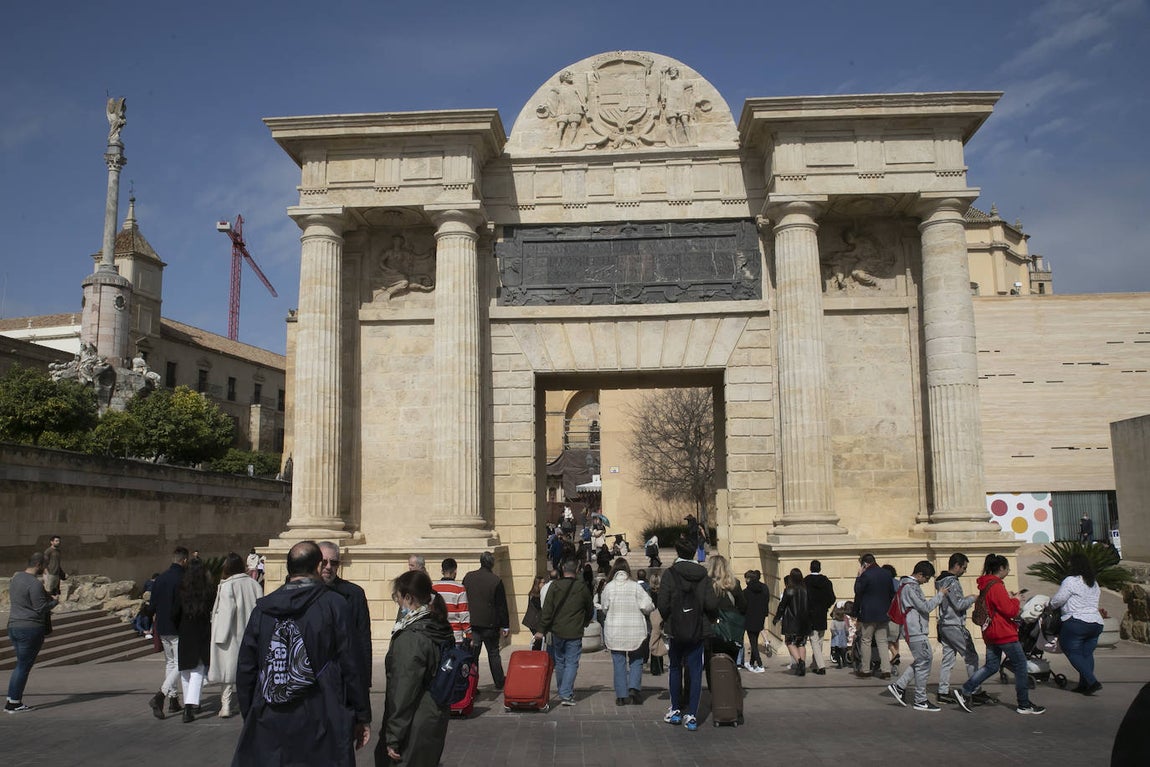 Los turistas el primer día del Puente de Andalucía en Córdoba, en imágenes