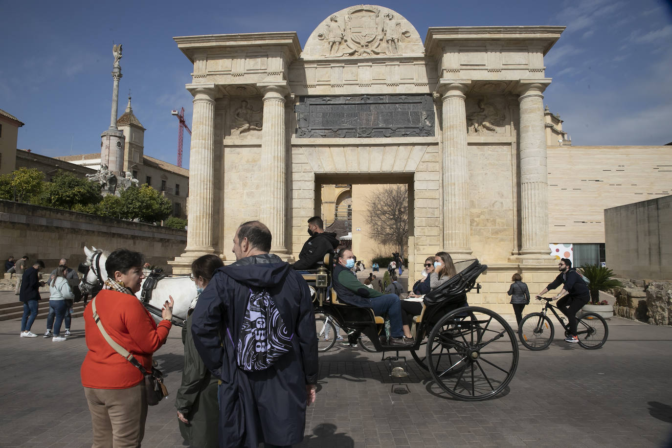 Los turistas el primer día del Puente de Andalucía en Córdoba, en imágenes