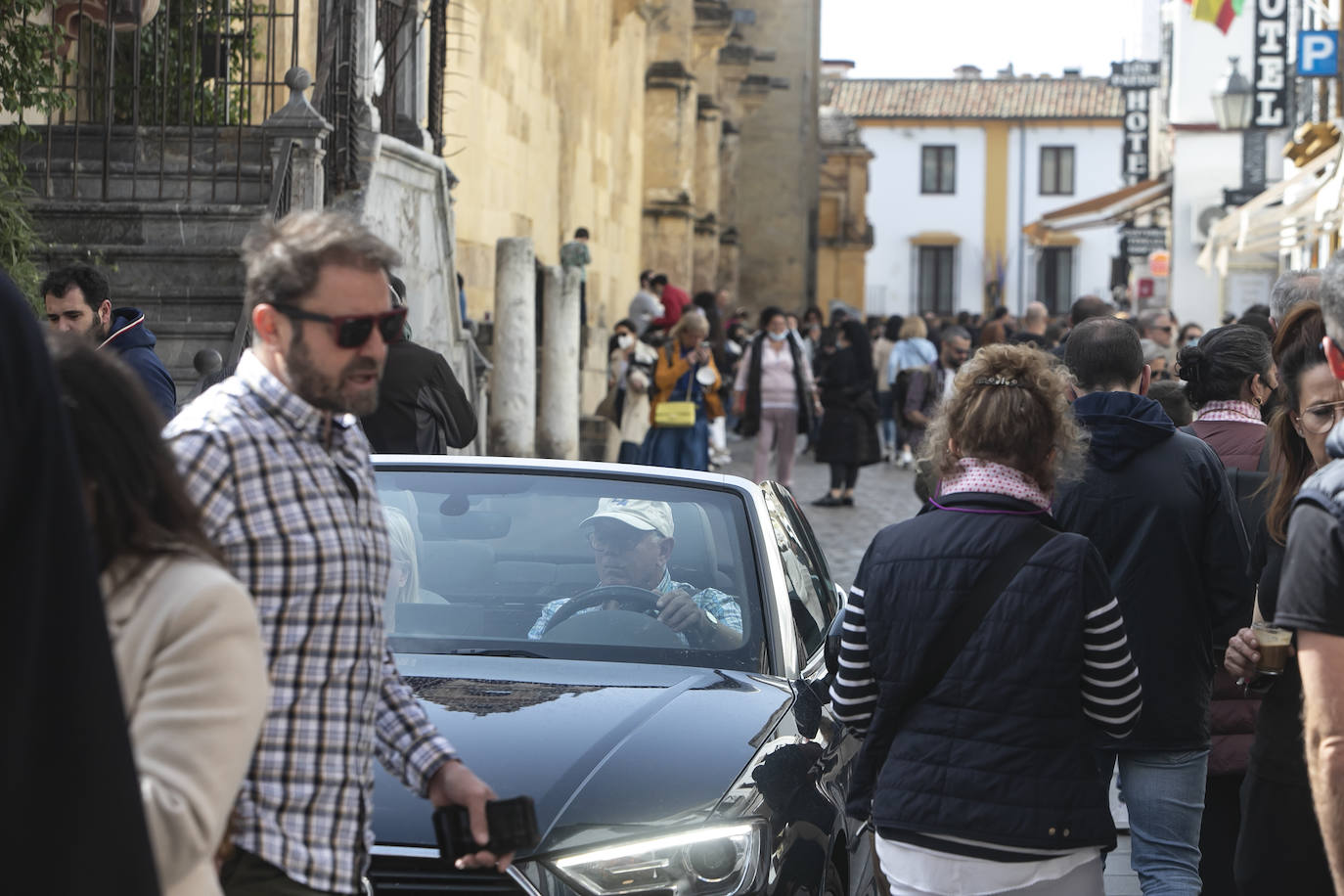 Los turistas el primer día del Puente de Andalucía en Córdoba, en imágenes