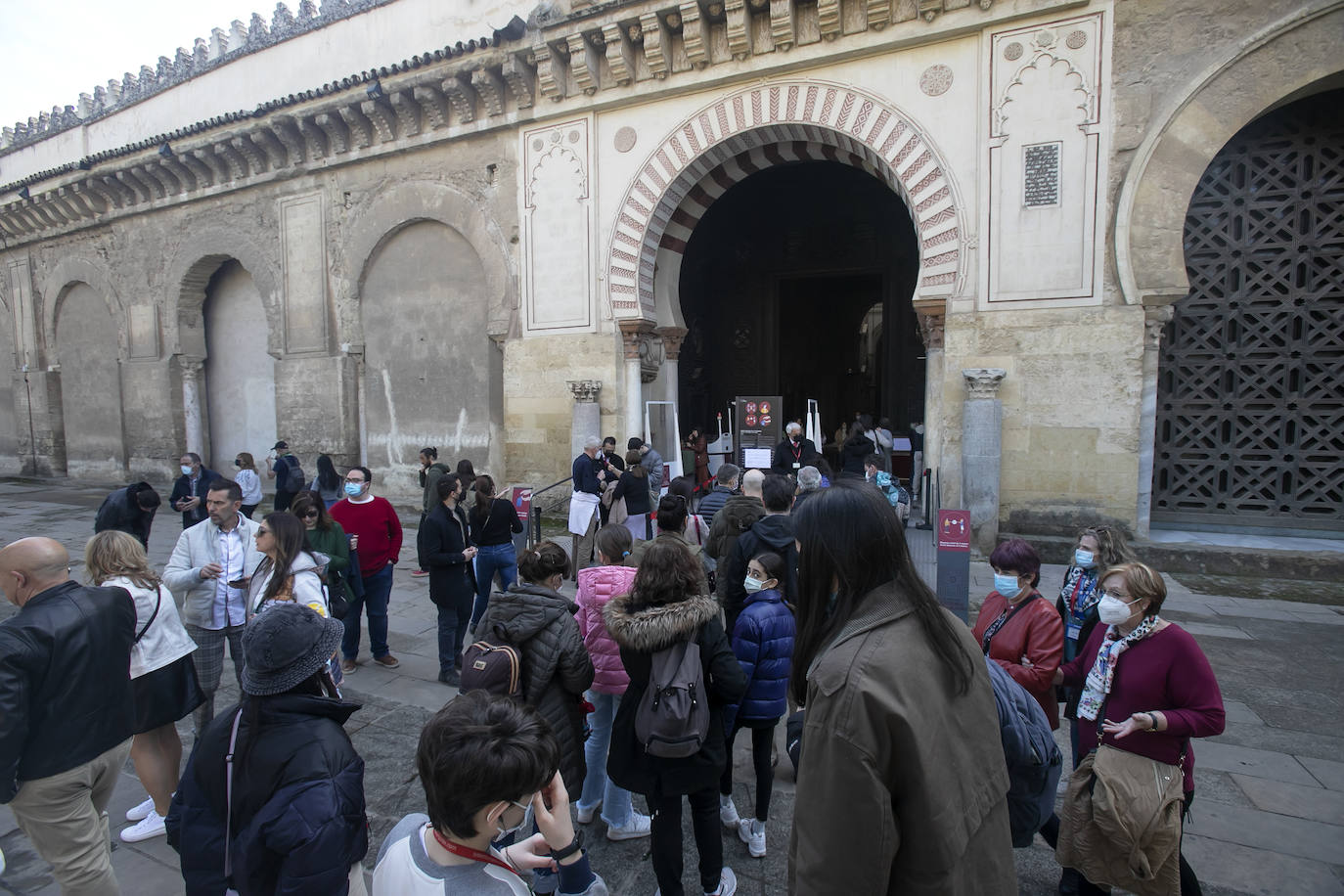 Los turistas el primer día del Puente de Andalucía en Córdoba, en imágenes