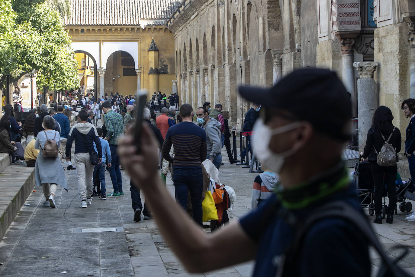 Los turistas el primer día del Puente de Andalucía en Córdoba, en imágenes