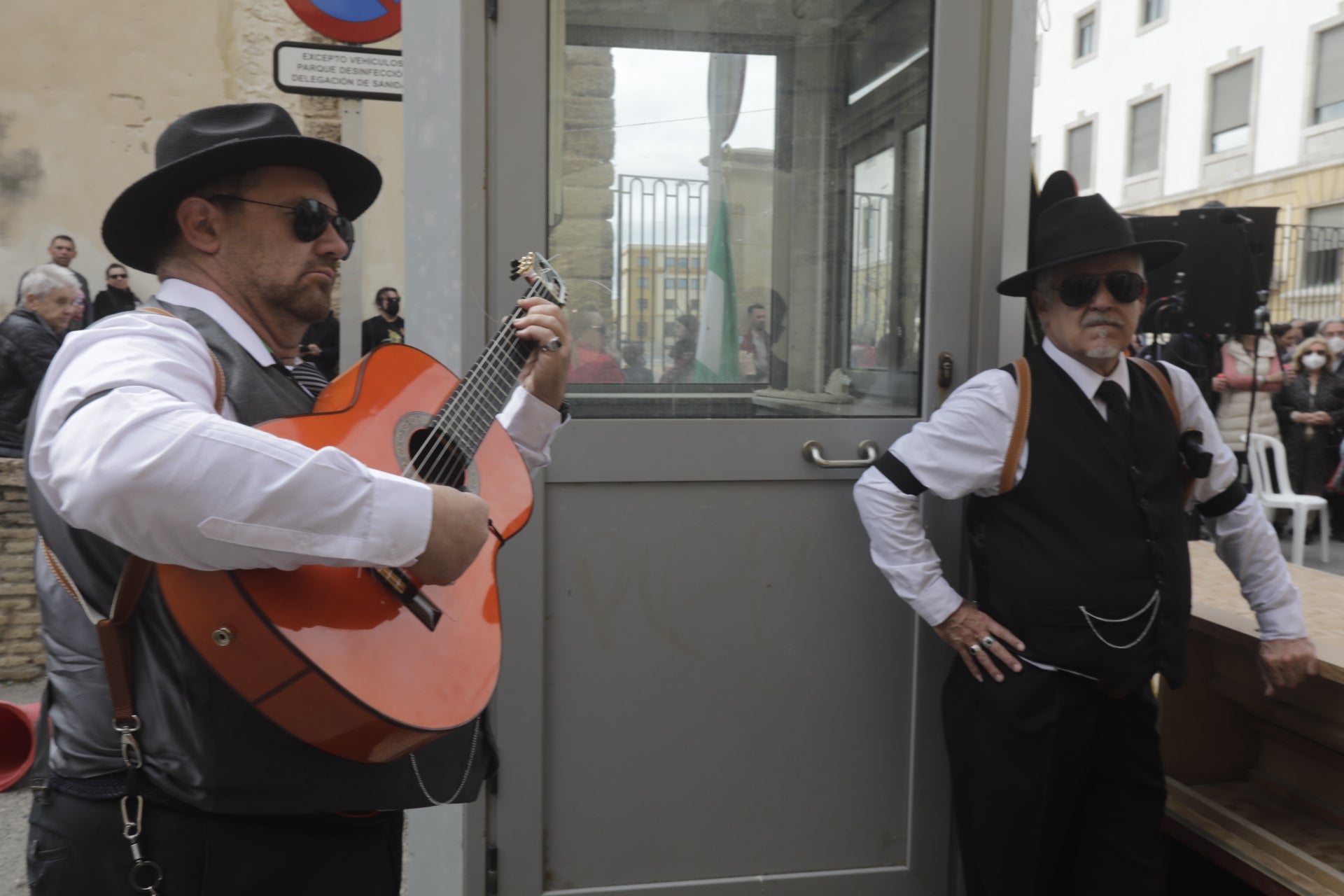 En imágenes: Cádiz vuelve a pintarse los coloretes un sábado de carnaval