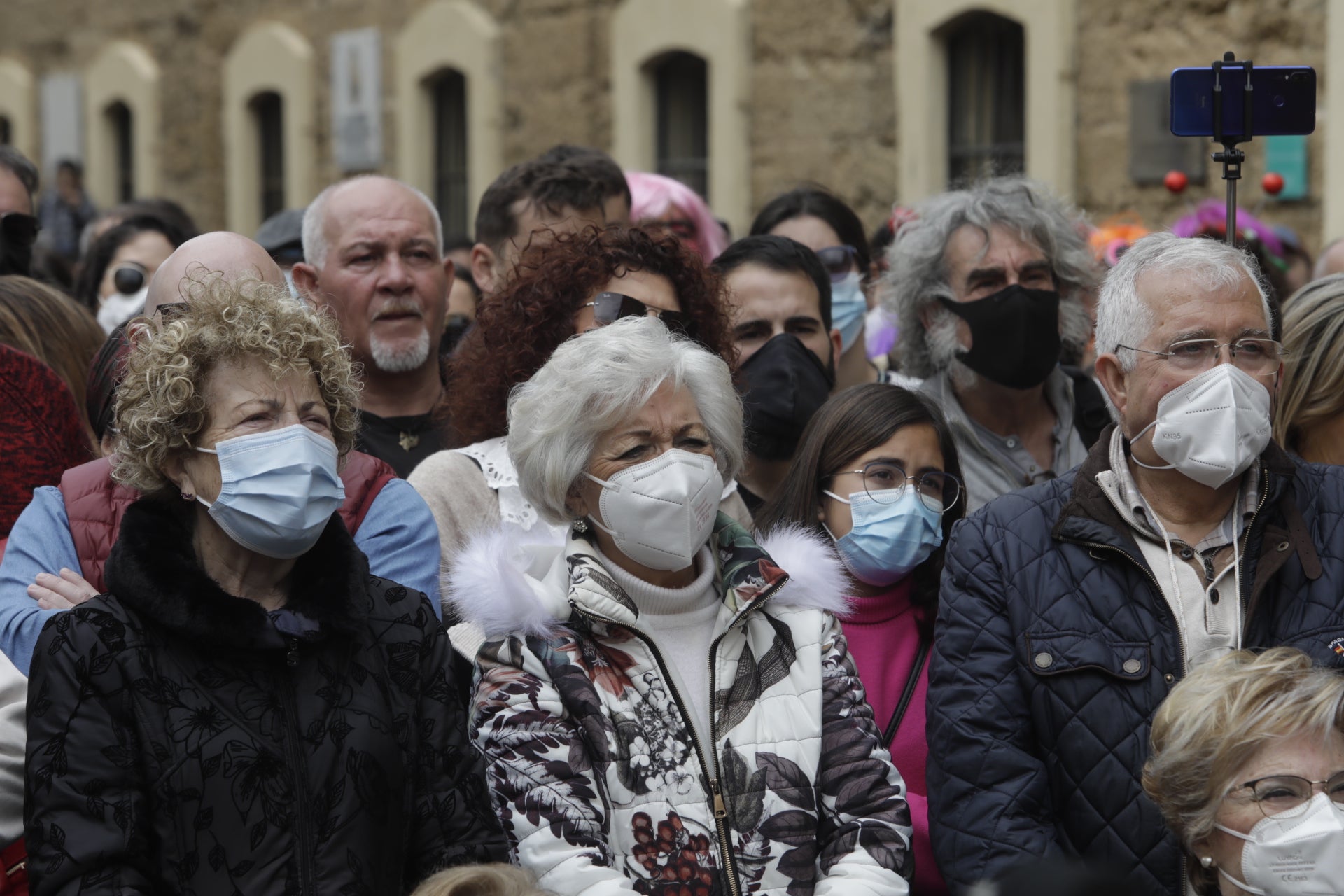 En imágenes: Cádiz vuelve a pintarse los coloretes un sábado de carnaval