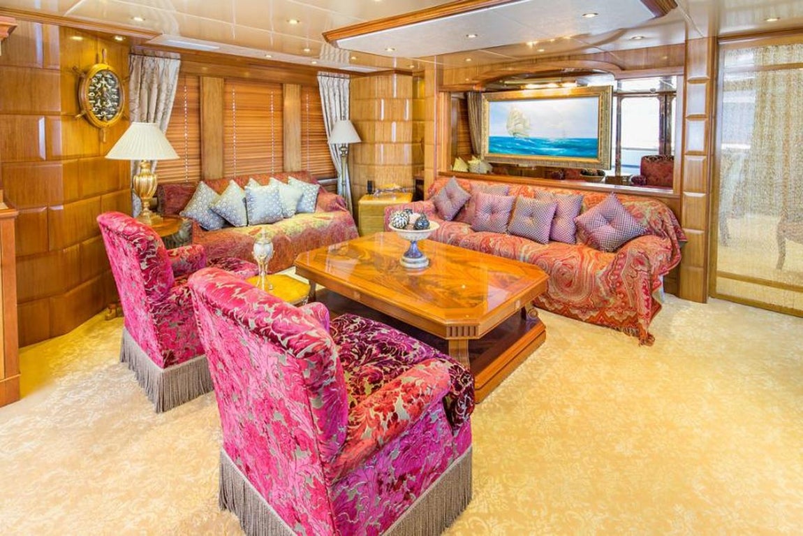 Lady Anastasia, el yate ruso que un marinero ucraniano intentó hundir. En cuanto a las características técnicas, está propulsado por dos motores que permite que navegue a una velocidad crucero de 21 nudos, mientras que la máxima es de 23.