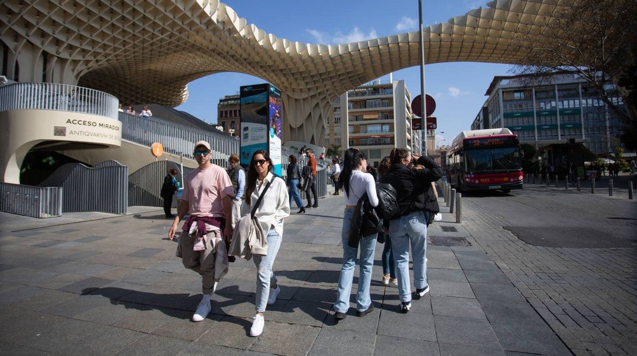 Pleno ambiente de puente de Andalucía en las calles del Centro