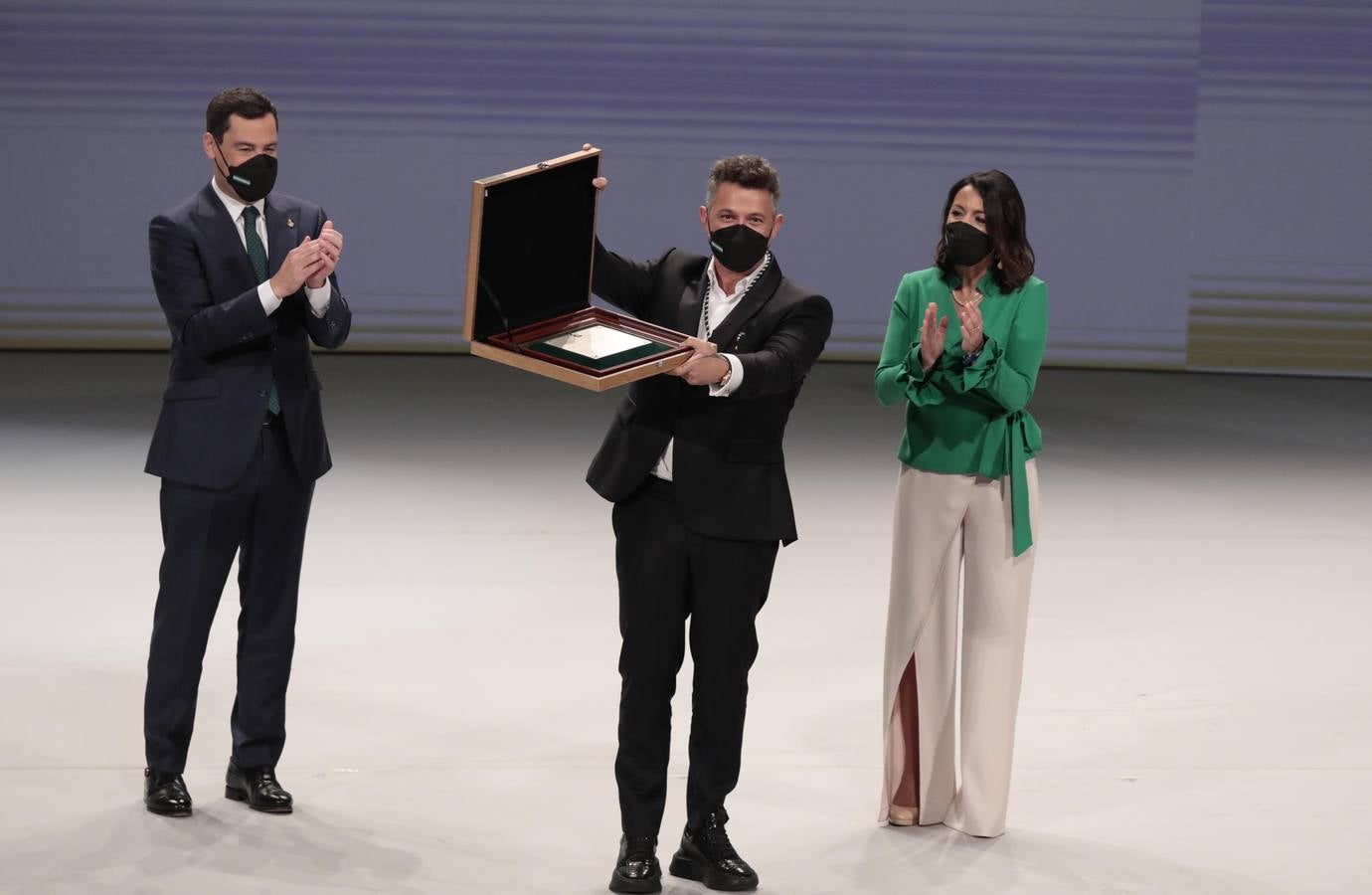 Acto de entrega de las medallas de Andalucía en el Teatro de la Maestranza de Sevilla. RAÚL DOBLADO