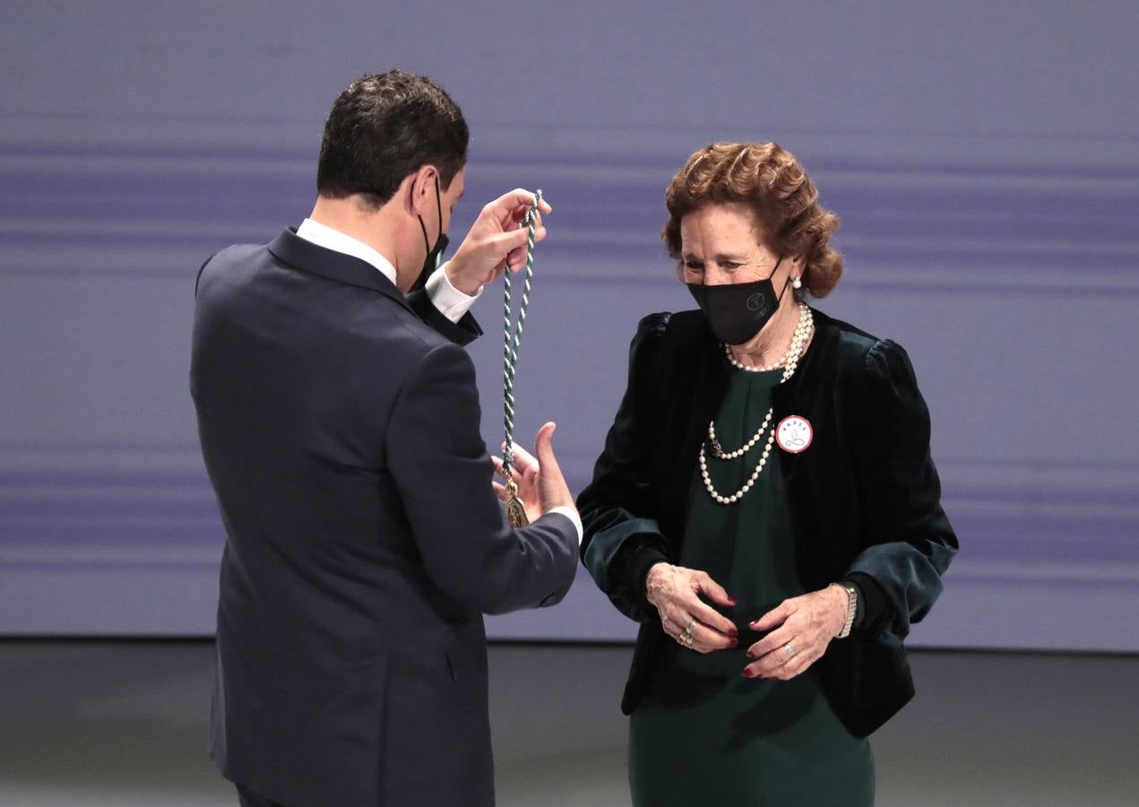 Acto de entrega de las medallas de Andalucía en el Teatro de la Maestranza de Sevilla. RAÚL DOBLADO