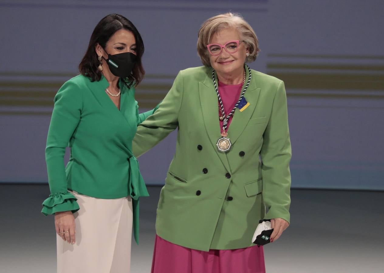 Acto de entrega de las medallas de Andalucía en el Teatro de la Maestranza de Sevilla. RAÚL DOBLADO