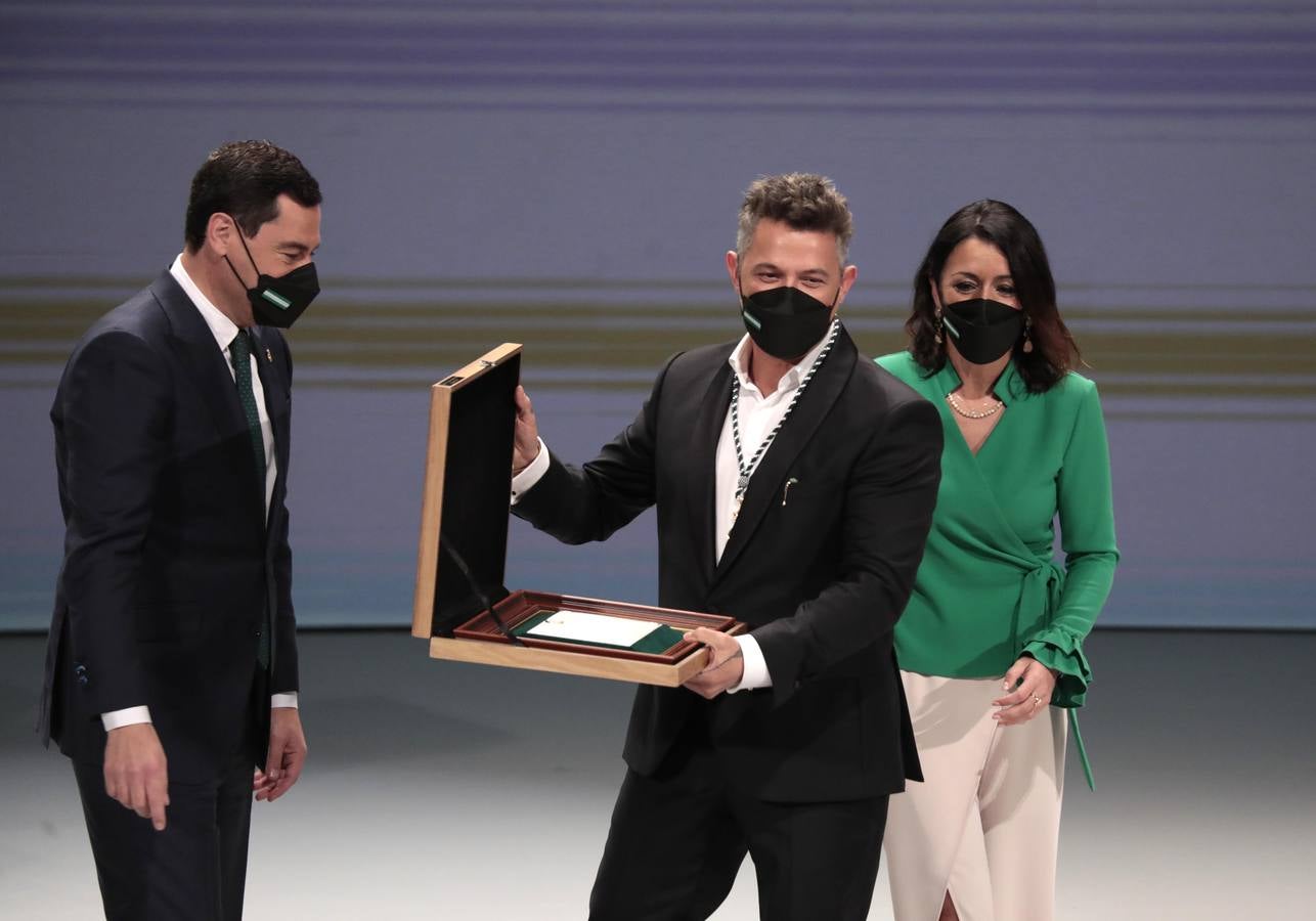 Acto de entrega de las medallas de Andalucía en el Teatro de la Maestranza de Sevilla. RAÚL DOBLADO