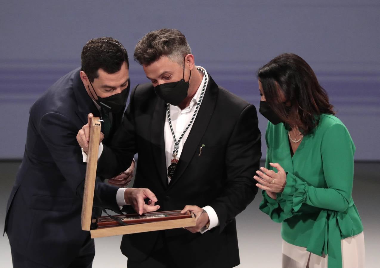 Acto de entrega de las medallas de Andalucía en el Teatro de la Maestranza de Sevilla. RAÚL DOBLADO