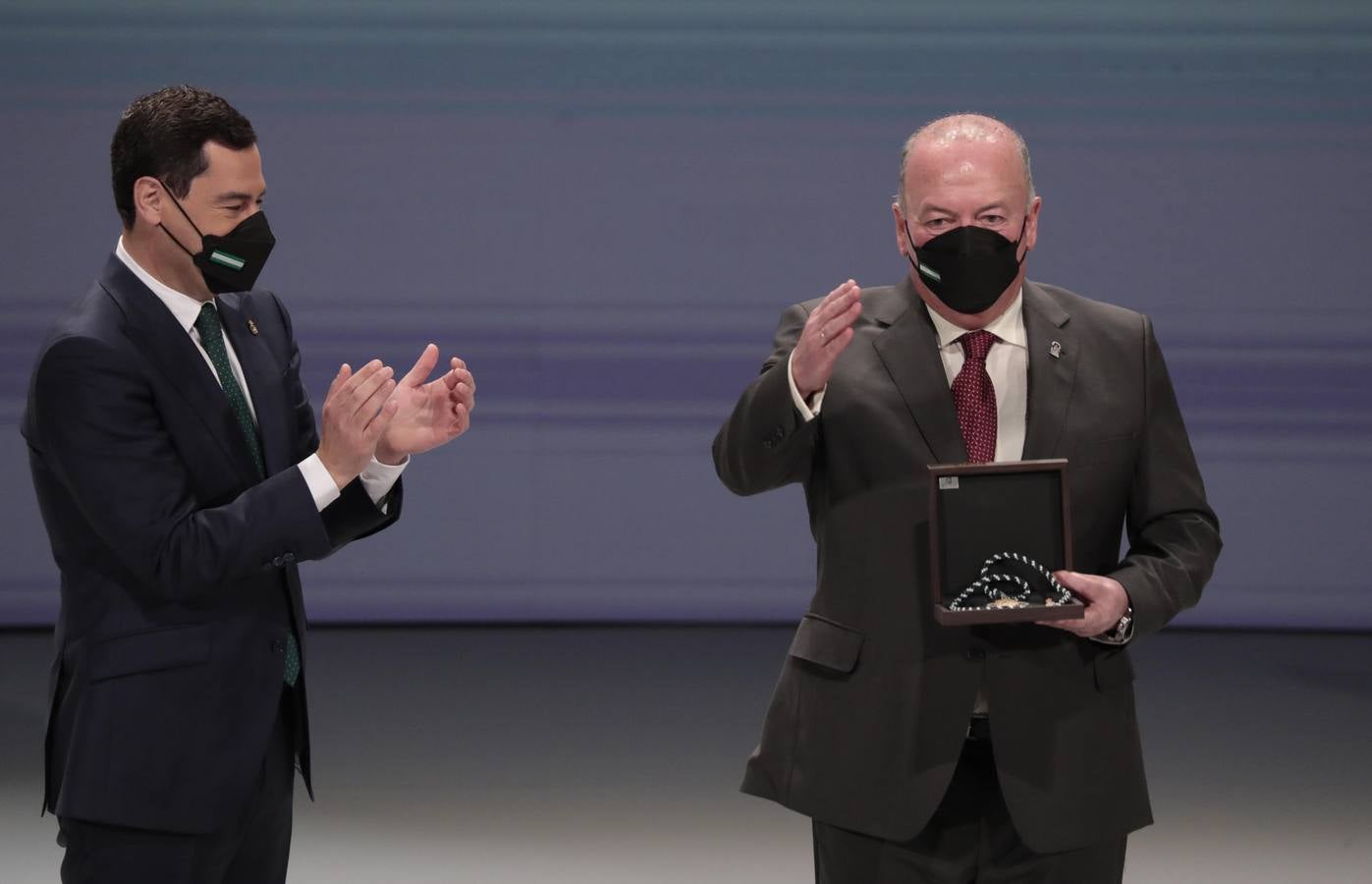 Acto de entrega de las medallas de Andalucía en el Teatro de la Maestranza de Sevilla. RAÚL DOBLADO