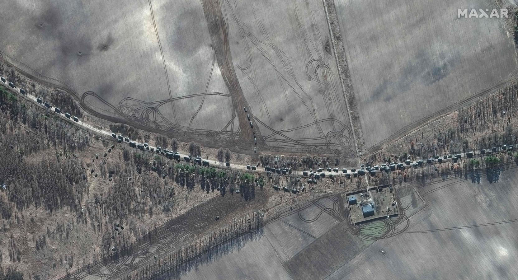 En imágenes, el convoy de 64 kilómetros de vehículos rusos que se dirige a Kiev