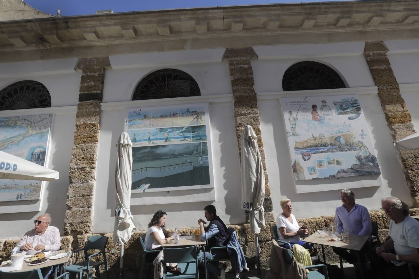 Fotos: Ambiente de Martes de Carnaval en Cádiz