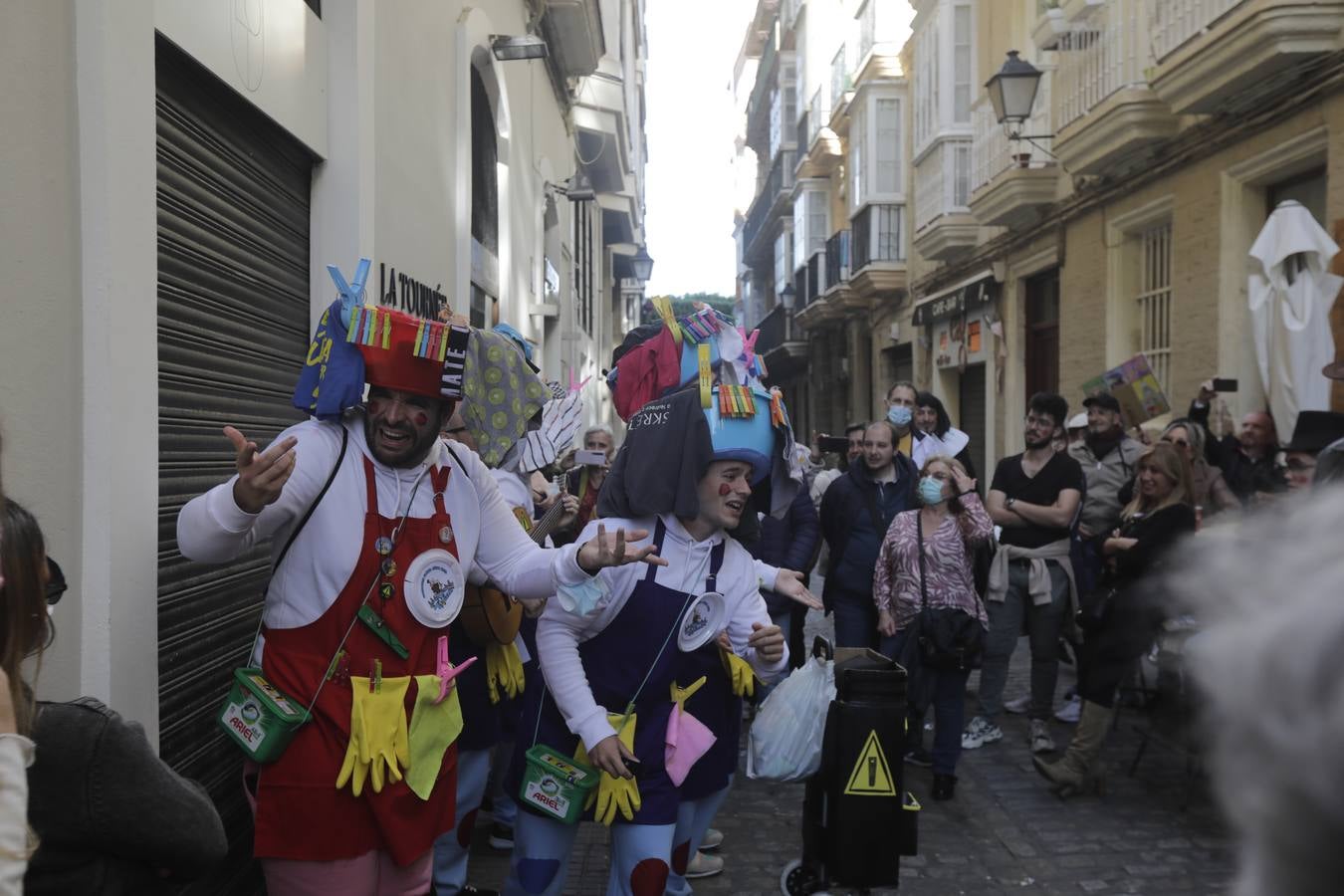 Fotos: Ambiente de Martes de Carnaval en Cádiz