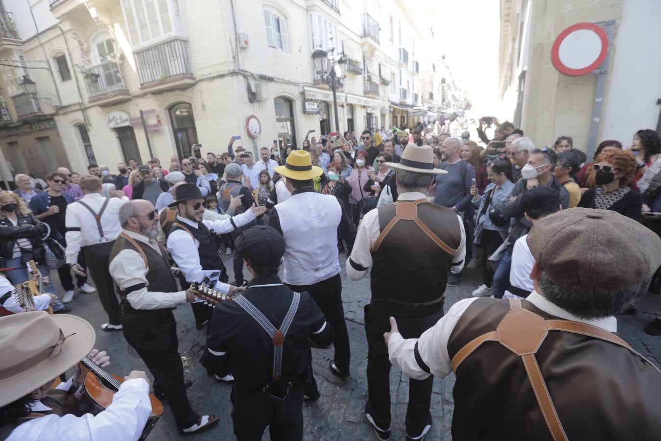 Fotos: Ambiente de Martes de Carnaval en Cádiz