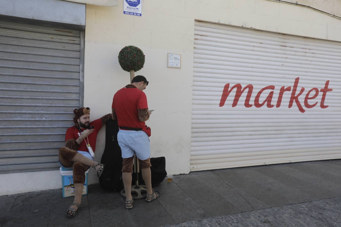 Fotos: Ambiente de Martes de Carnaval en Cádiz