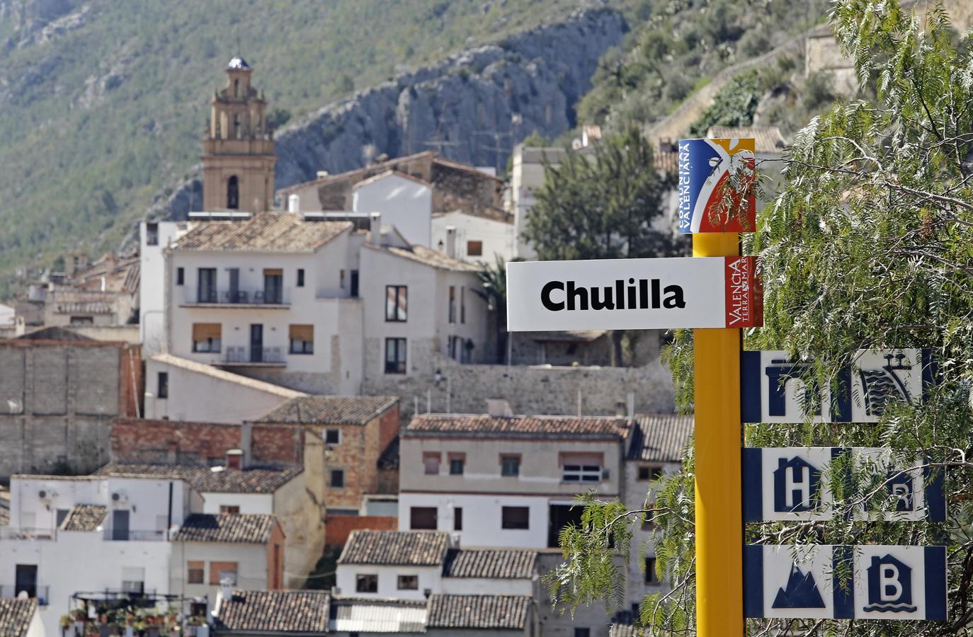 Comunidad Valenciana. En la Comunidad Valenciana han destacado el pueblo medieval de estilo árabe de Culla (Castellón), los espectaculares puentes colgantes de Chulilla (Valencia) y el embalse de Guadalest (Alicante). En Chulilla (en la foto) hay que destacar su castillo, declarado monumento Histórico Artístico, y la Parroquia de Nuestra Señora de los Ángeles, que se construyó sobre una mezquita durante los siglos XV Y XVI