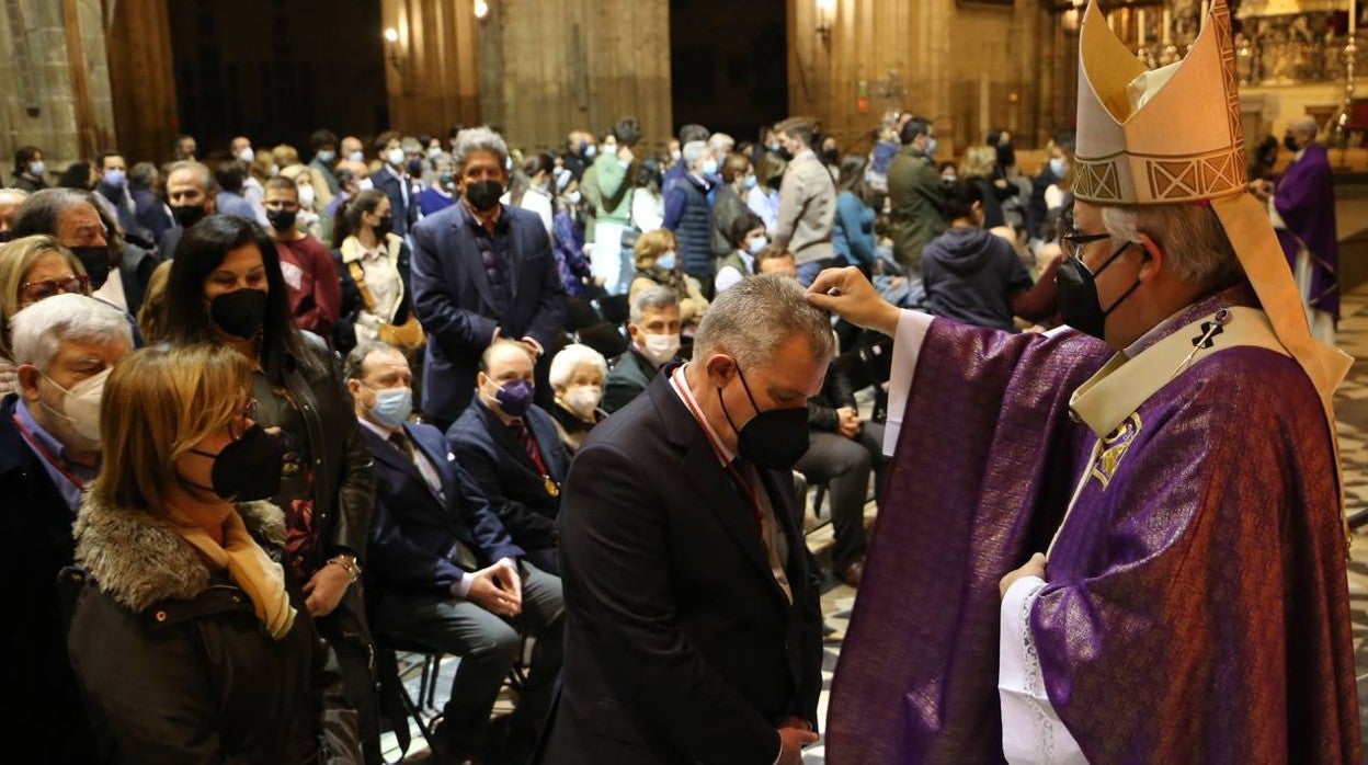 En imágenes, solemne inicio de la Cuaresma con la imposición de la ceniza en la Catedral de Sevilla