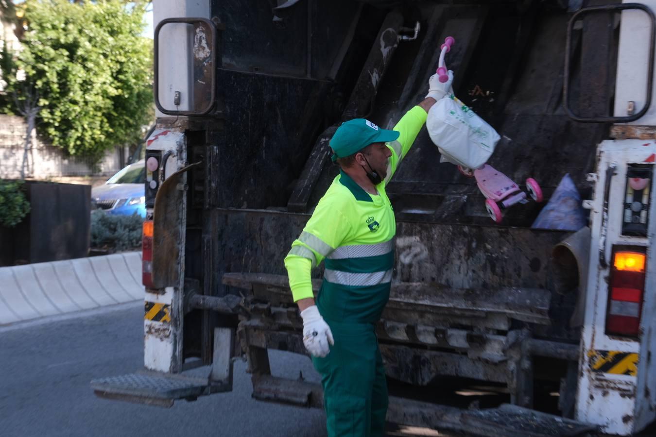 Fotos: El Puerto, lleno de basura tras siete días de huelga