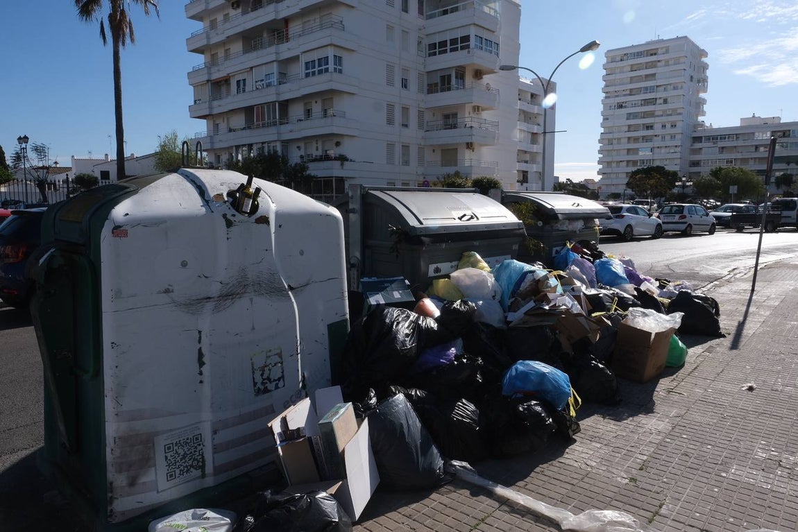 Fotos: El Puerto, lleno de basura tras siete días de huelga